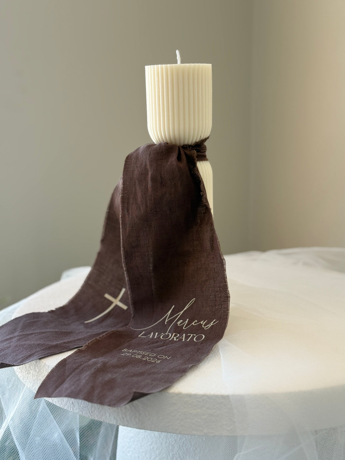Hourglass with linen bow